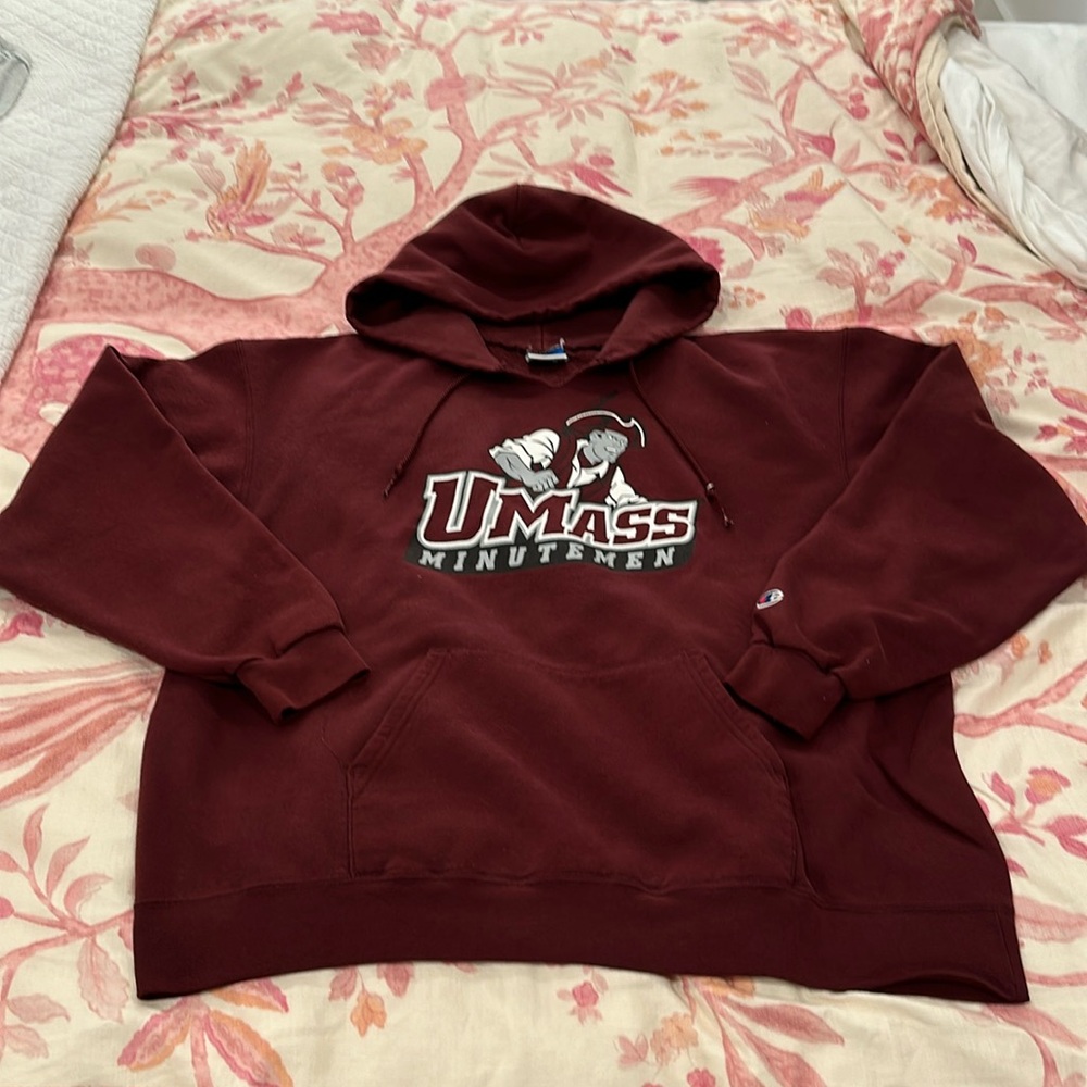 UMASS MINUTEMEN GRAPHIC HOODIE